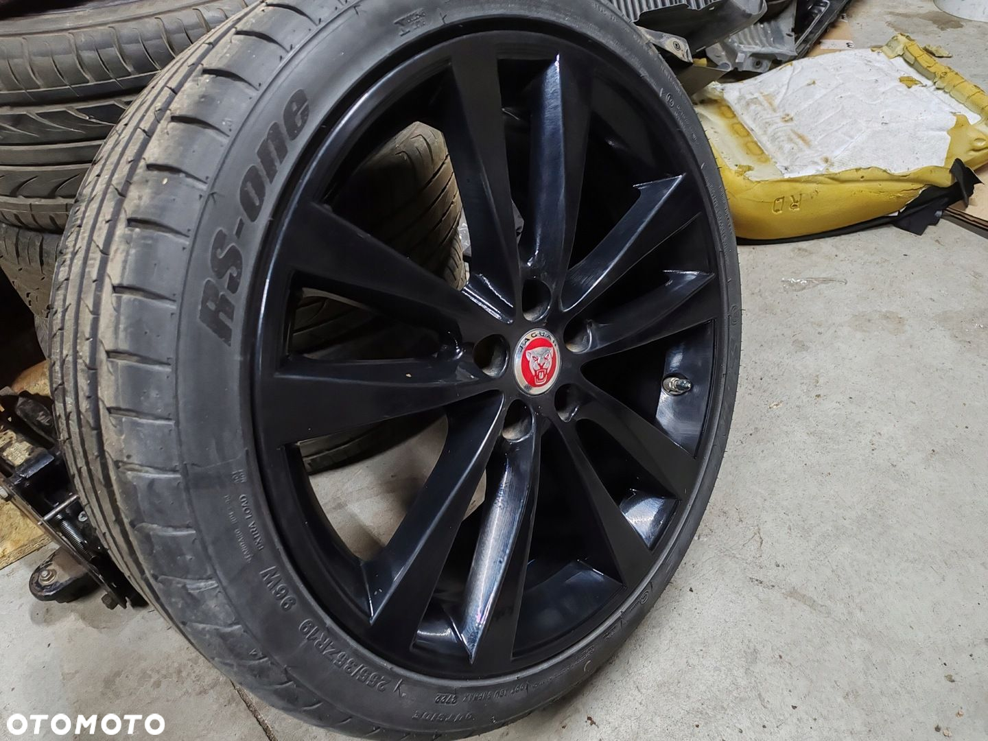 Felga aluminiowa czarna gx7m-1007-JA 19 5x108 Jaguar XE XF X760 R-sport 15- - 4