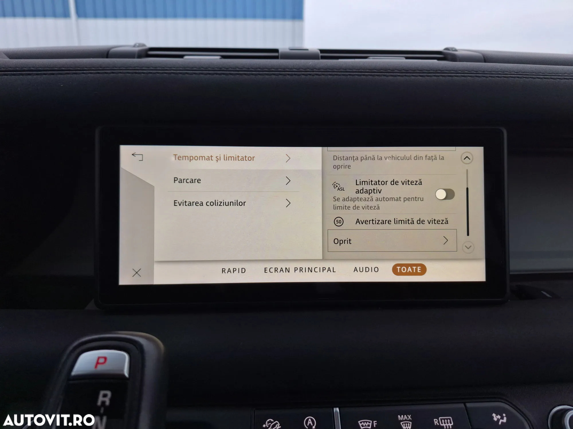 Land Rover Defender 110 2.0L D240 SE - 21