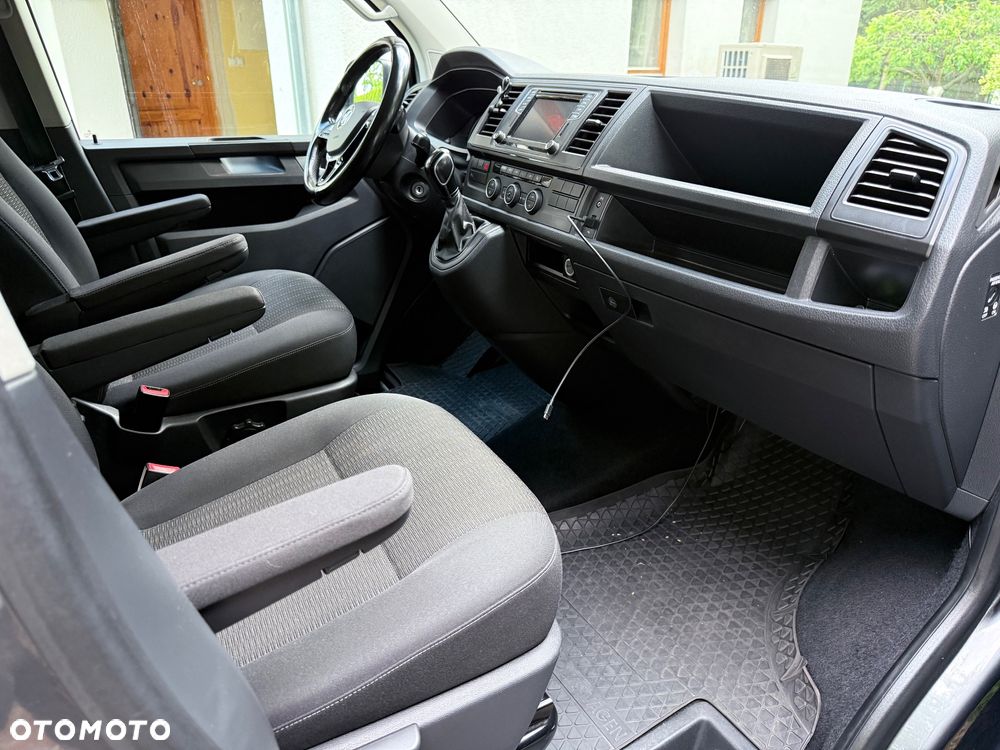 Volkswagen Caravelle - 12