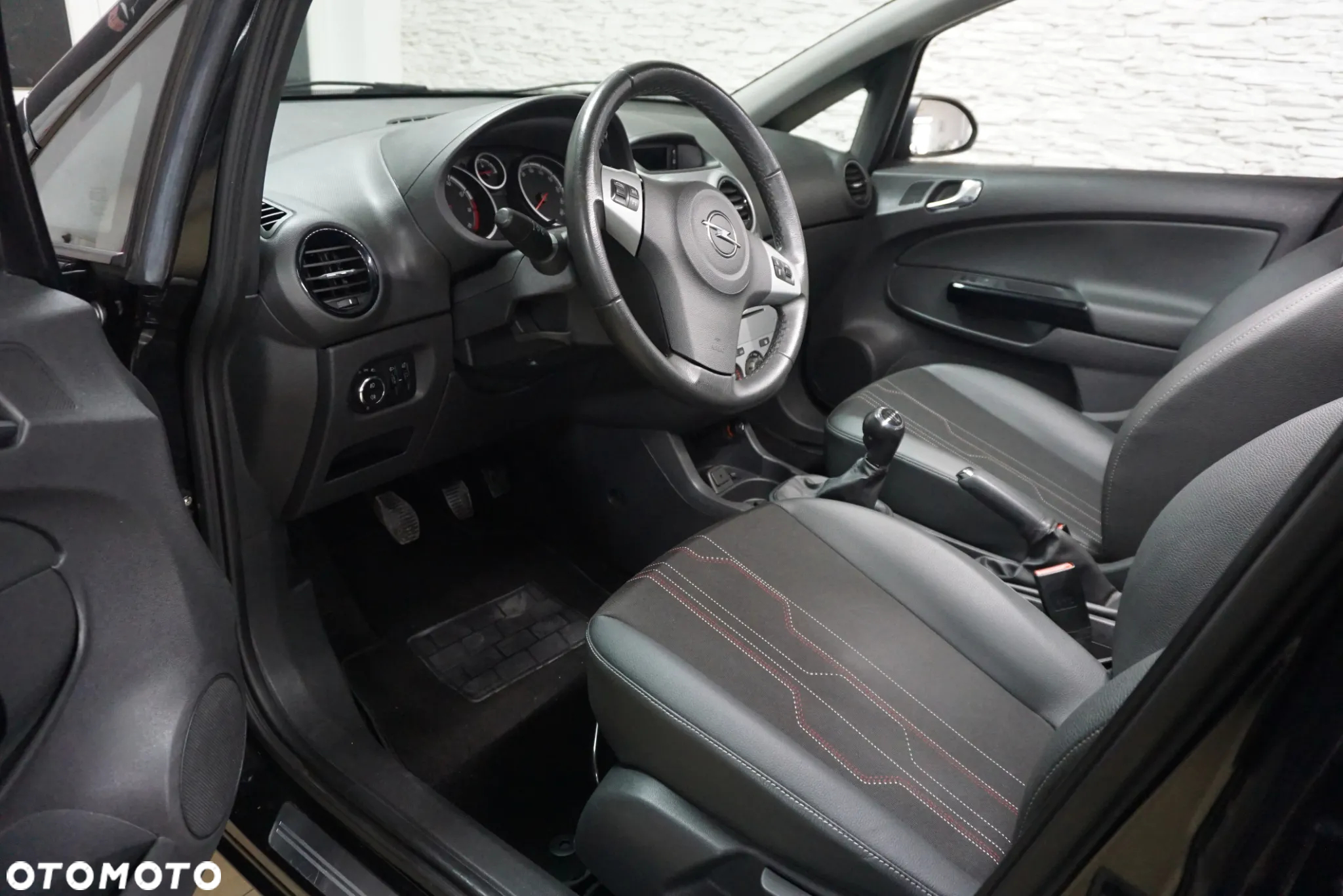 Opel Corsa 1.2 16V Cosmo S&S - 17