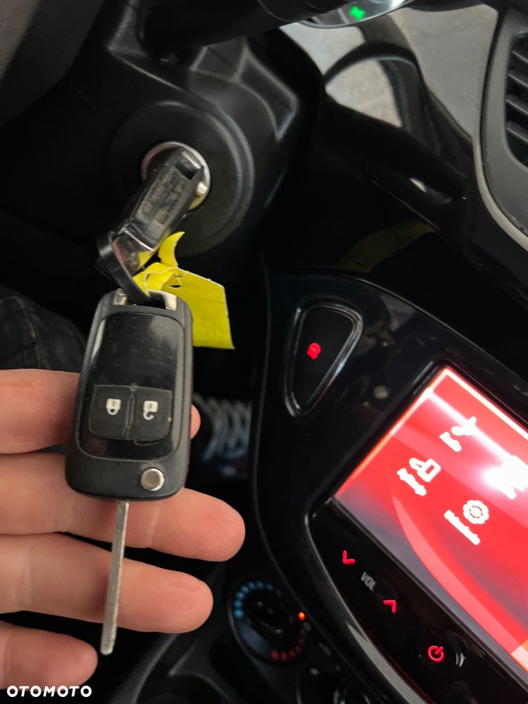 Opel Corsa 1.2 16V Cosmo - 27