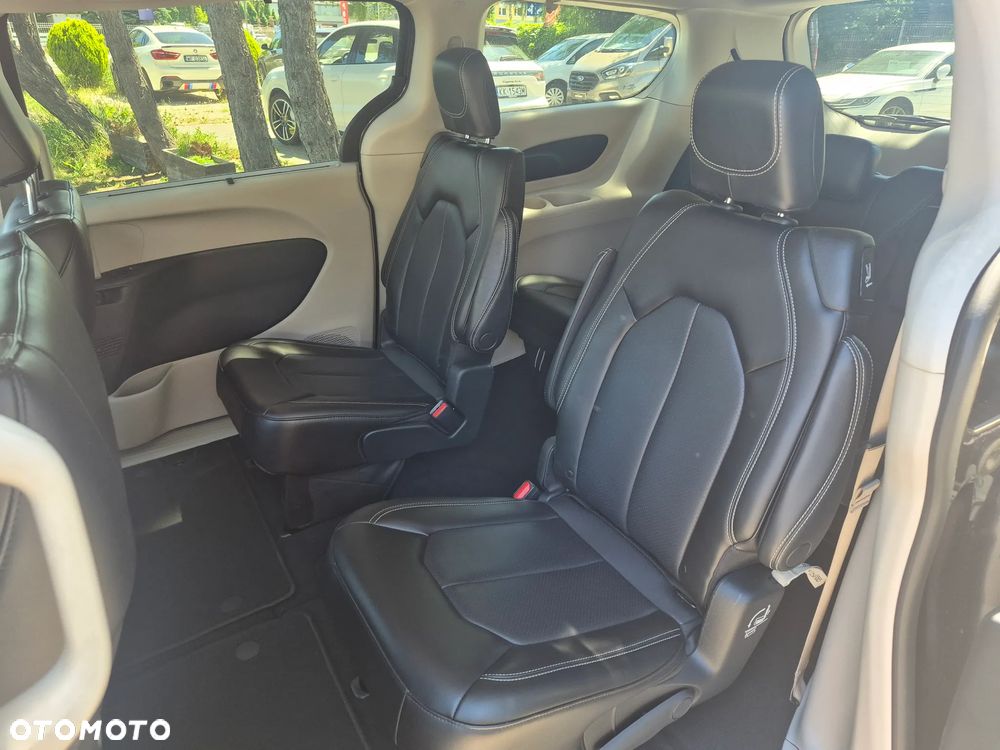 Chrysler Pacifica - 13