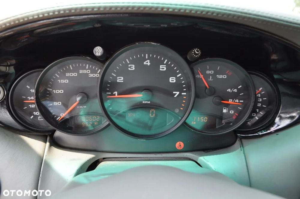 Porsche 911 Carrera - 26