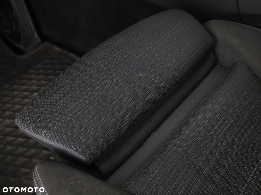 Mercedes-Benz Klasa C 180 9G-TRONIC Avantgarde - 41