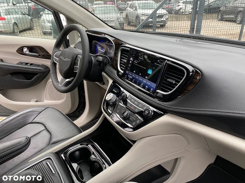 Chrysler Pacifica - 14