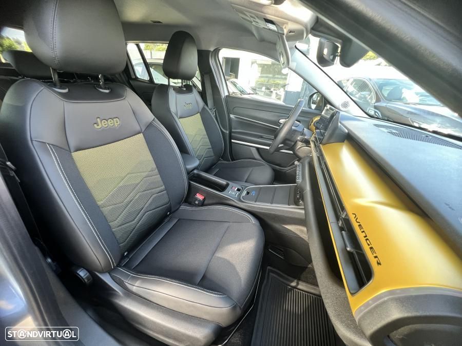 Jeep Avenger 54 kWh Summit - 28