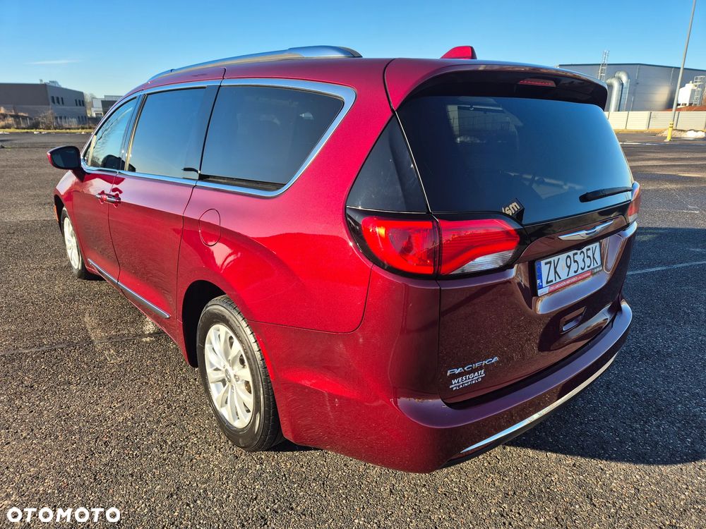 Chrysler Pacifica - 13