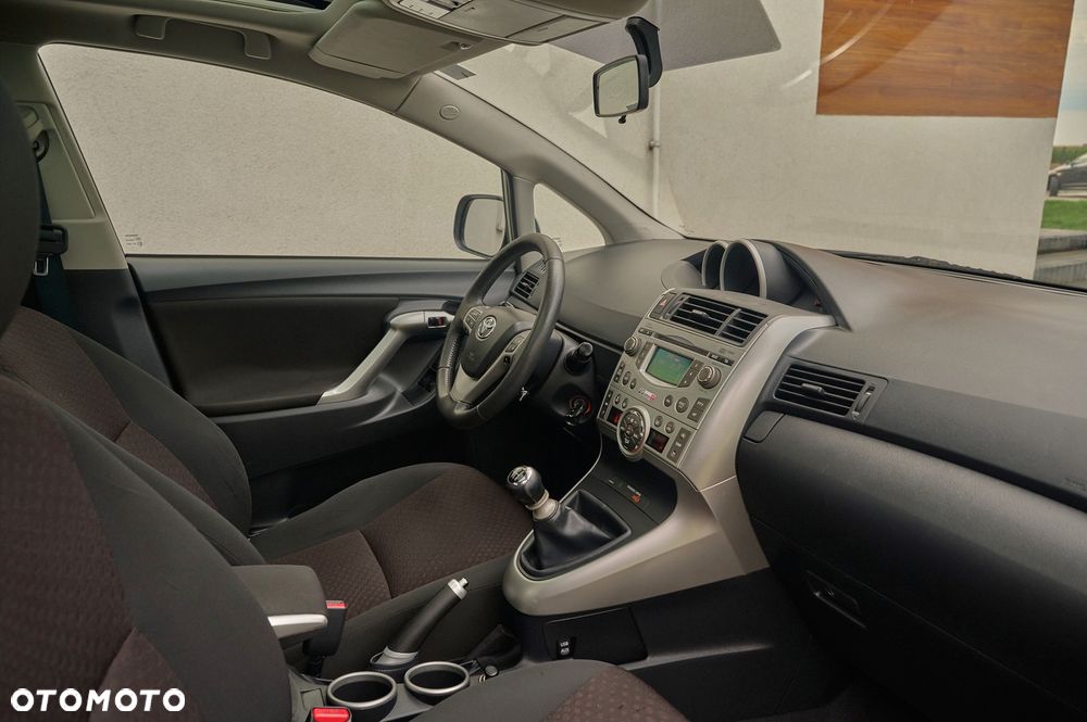 Toyota Verso 1.8 7-Sitzer Skyview Edition - 32