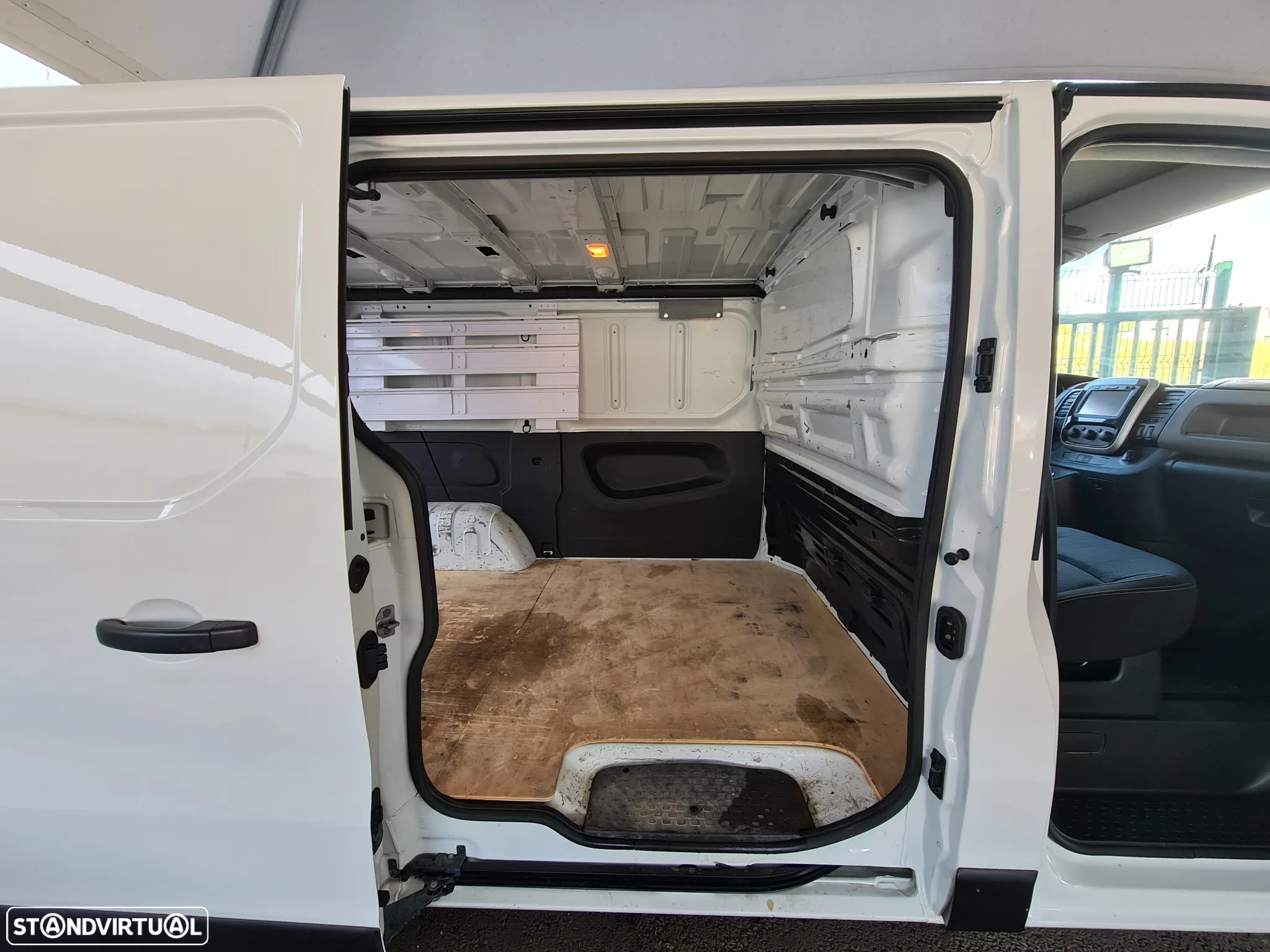 Renault TRAFIC 1.6 Dci 125CV * GPS/ AC/ IVA DEDUTÍVEL * - 12