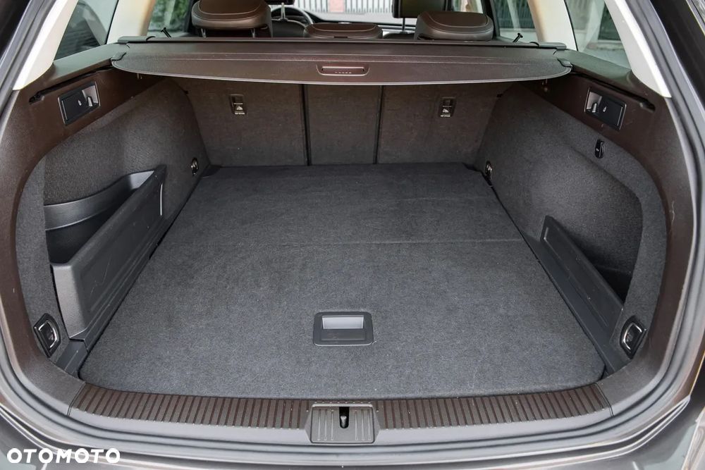 Volkswagen Passat Variant 2.0 TDI SCR DSG Highline - 31