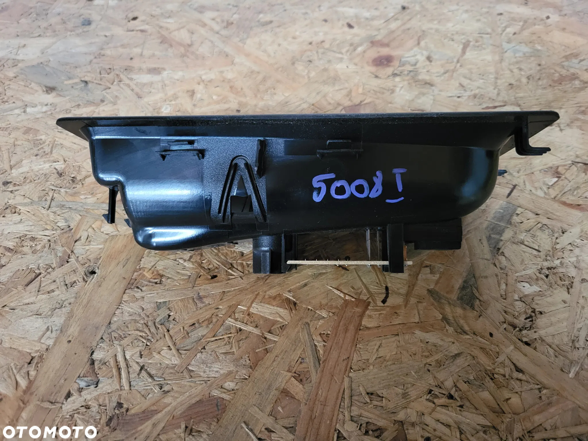 Gniazdo ładowarka mocowanie latarki Peugeot 3008 5008 - 2