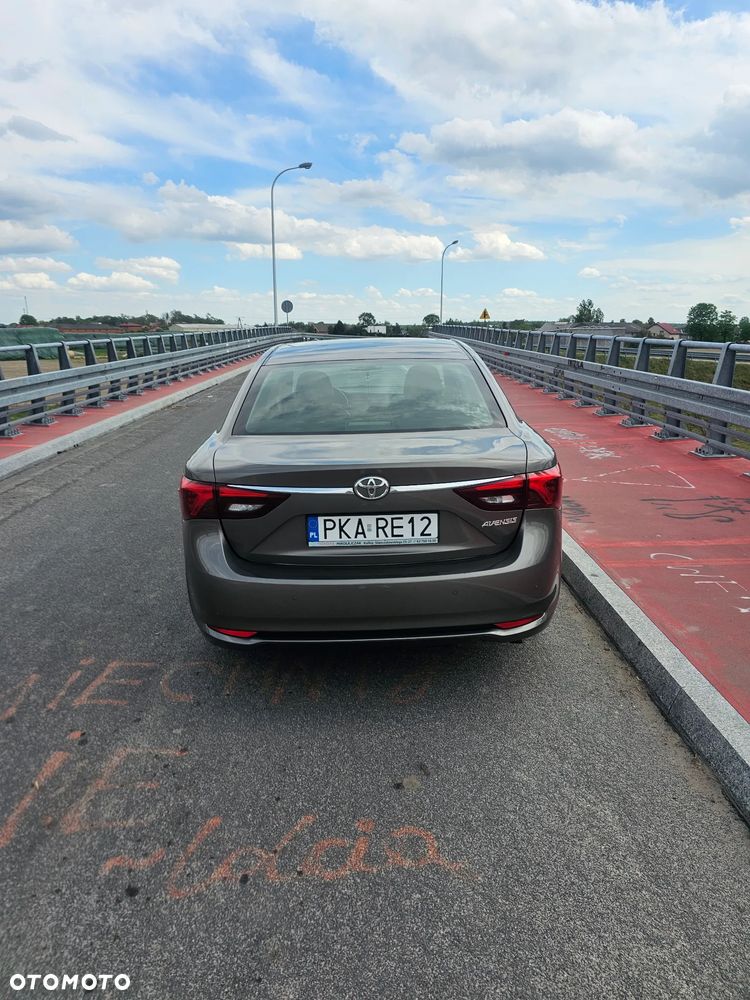 Toyota Avensis 1.8 Active MS - 3