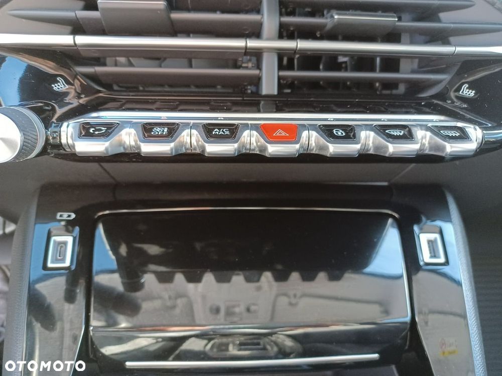 Peugeot 208 - 12