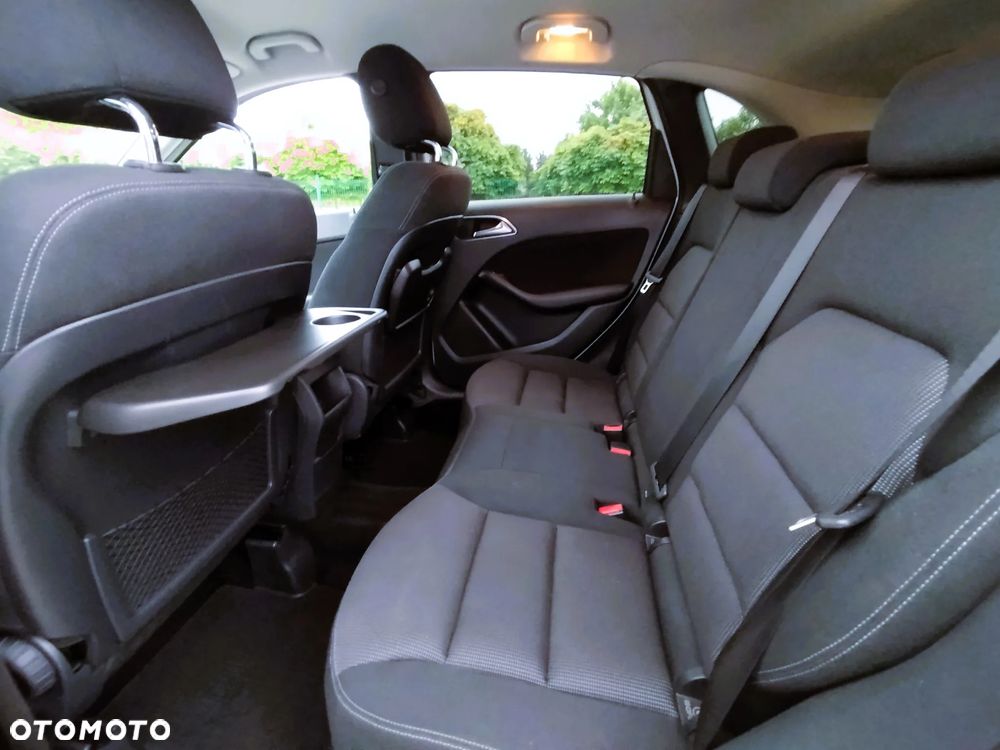 Mercedes-Benz Klasa B 180 CDI (BlueEFFICIENCY) - 35