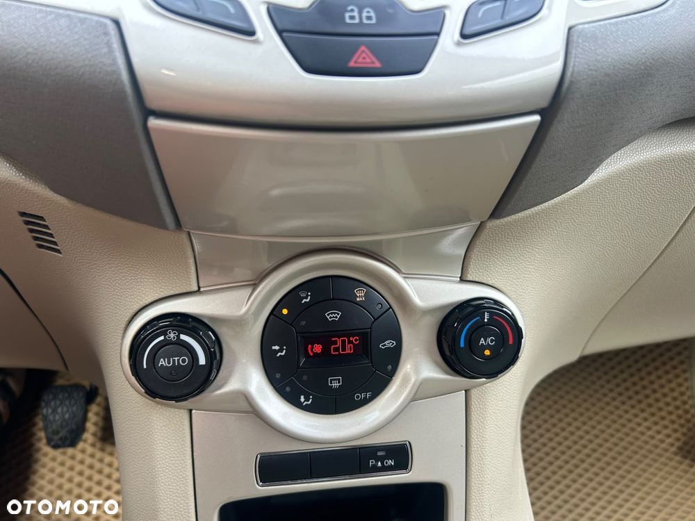 Ford Fiesta 1.4 Ghia - 18
