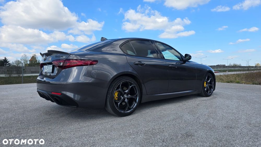 Alfa Romeo Giulia 2.0 Turbo 16V AT8 Veloce Ti - 3