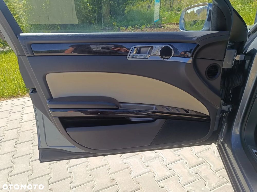 Volkswagen Phaeton - 22