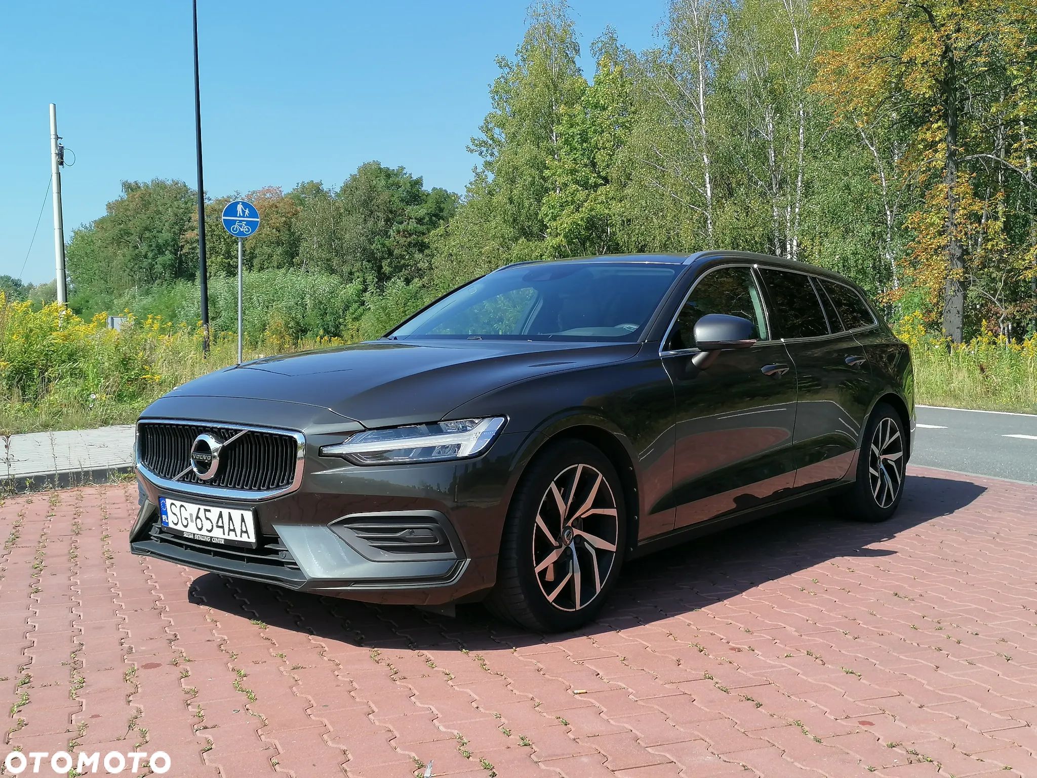 Volvo V60 T4 Momentum - 1