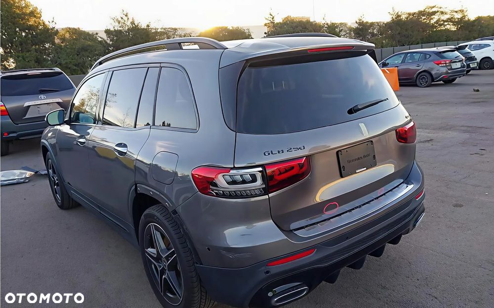 Mercedes-Benz GLB - 6
