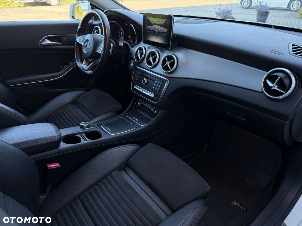 Mercedes-Benz CLA 200 7G-DCT AMG Line - 28
