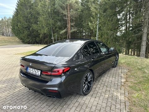 BMW Seria 5 M550i xDrive sport - 28