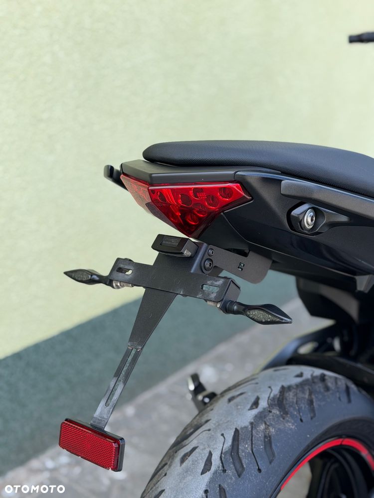 Kawasaki ER - 12