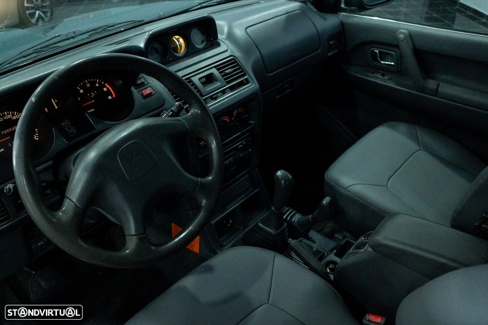 Mitsubishi Pajero - 17