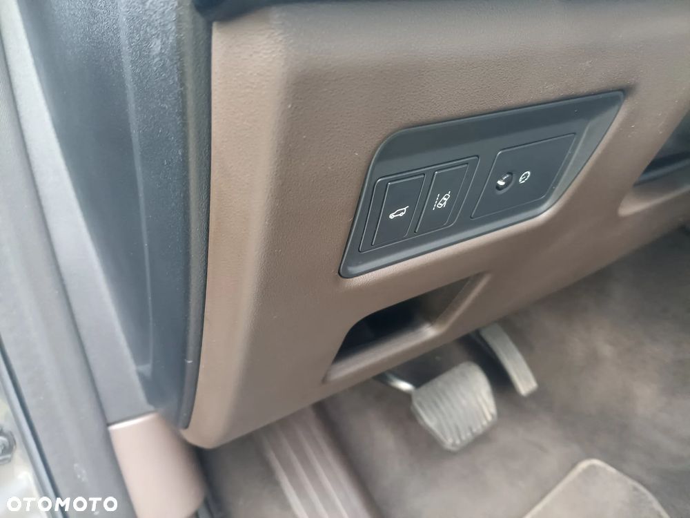 Land Rover Discovery - 16