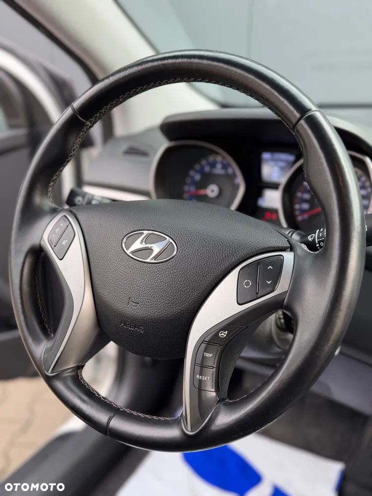 Hyundai i30 i30cw 1.6 Fifa World Cup Edition - 24