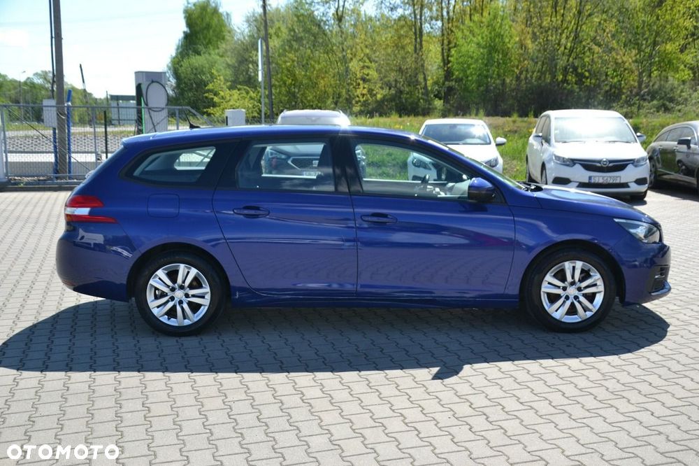 Peugeot 308 - 8