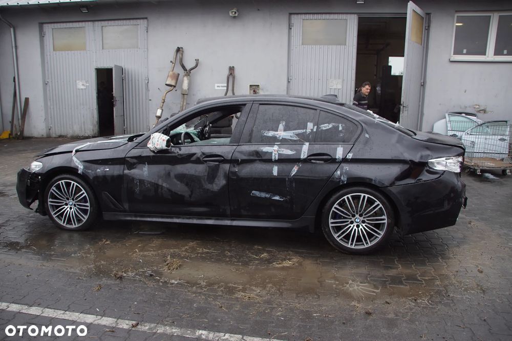 Auto na części - BMW G30 530d xDrive 3.0 D B57D30 265 KM GA8HP75X 475 2019R Silnik Skrzynia Drzwi Lampa Szyba Felga Deska Kokpit Moduł Licznik Radio Fotel Zderzak Chłodnica Błotnik Zawieszenie Turbina Wtryski Intercooler Kompletne Części Rozbiórka - 9