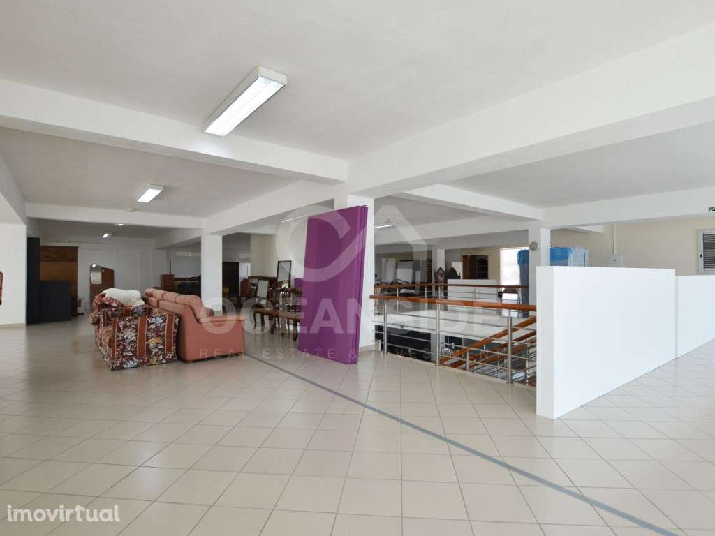 Loja com três pisos na Abóboda - Grande imagem: 3/18