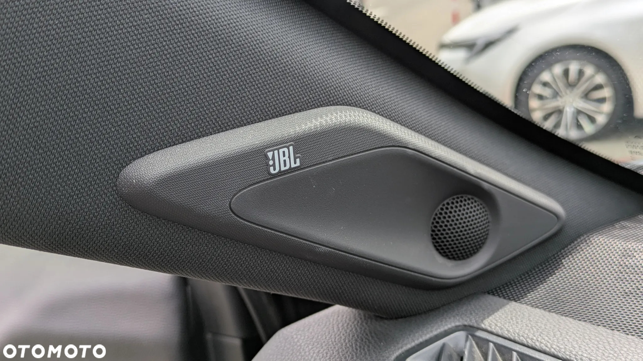 Toyota RAV4 2.5 Hybrid Black Edition by JBL 4x4 - 19