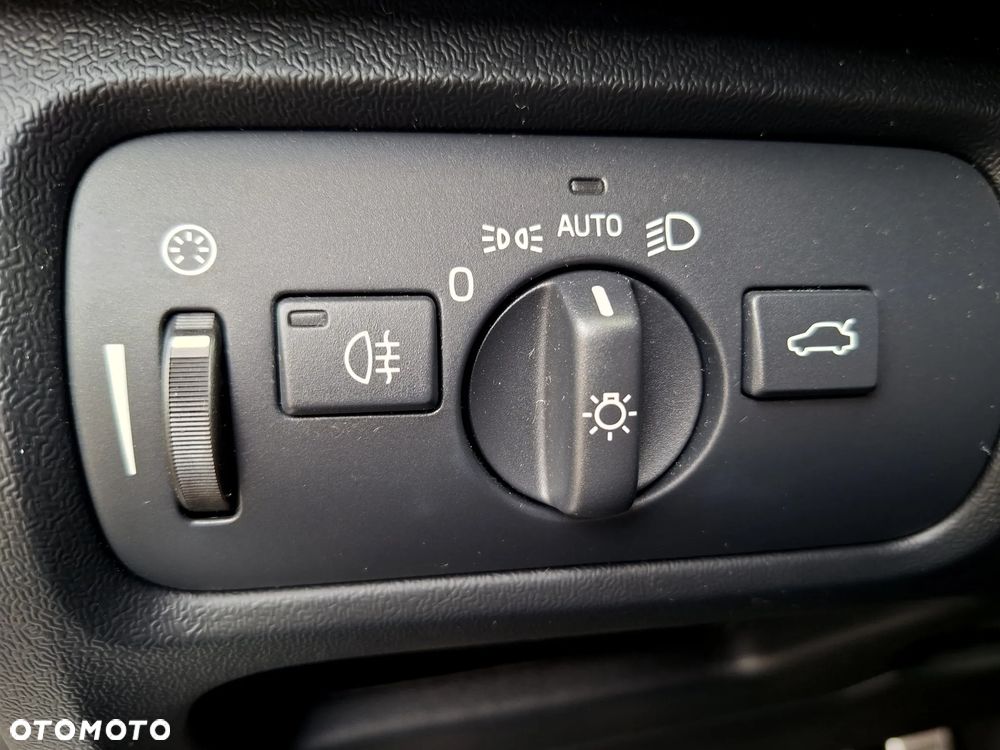 Volvo V40 D3 R-Design Momentum - 31
