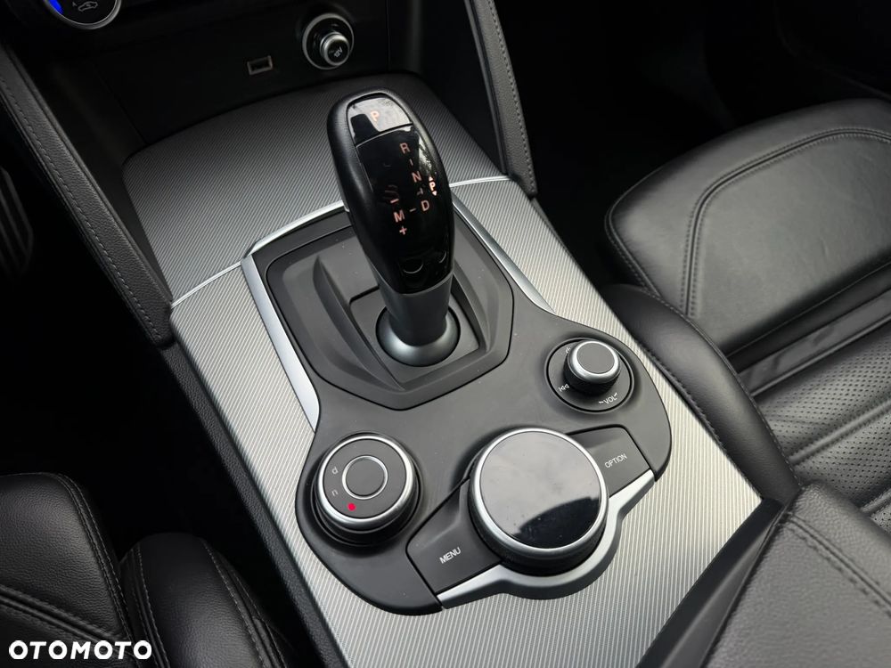 Alfa Romeo Stelvio 2.0 Turbo B-Tech Edition Q4 - 25