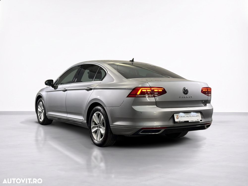Volkswagen Passat - 4