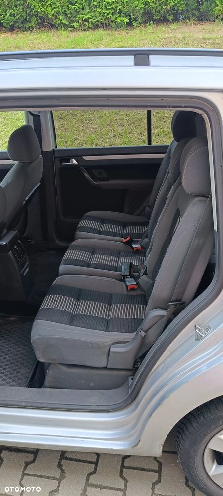 Volkswagen Touran - 4