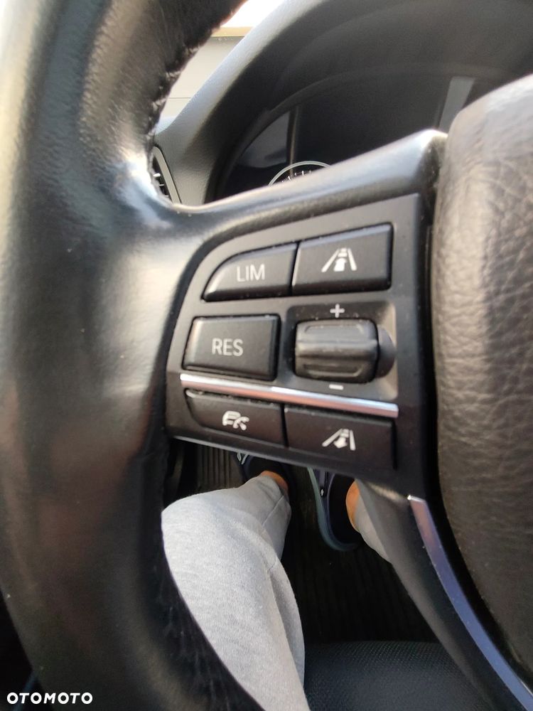 BMW Seria 5 530d xDrive Luxury Line - 32