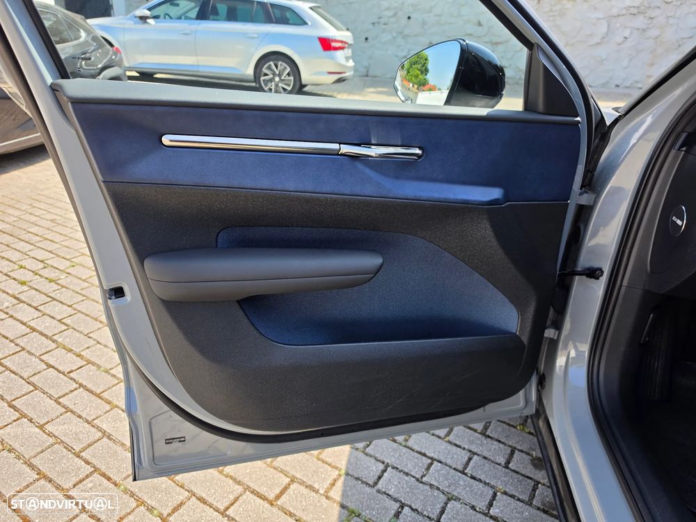 Volvo EX30 Single Motor Extended Range RWD Plus - 6