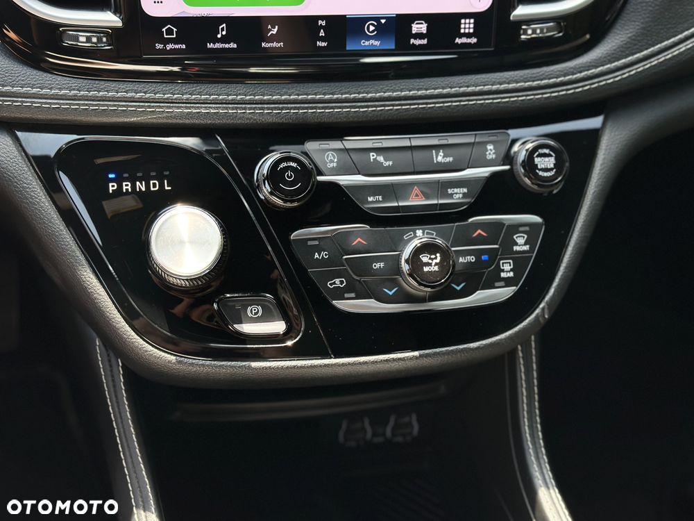 Chrysler Pacifica - 20