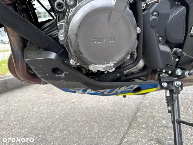 Suzuki GSX 1000 - 12