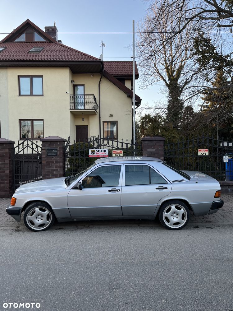 Mercedes-Benz W201 (190) - 1