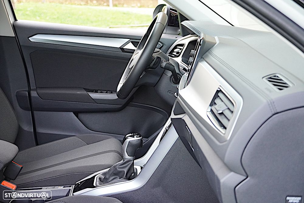 VW T-Roc 1.5 TSI Urban DSG - 23