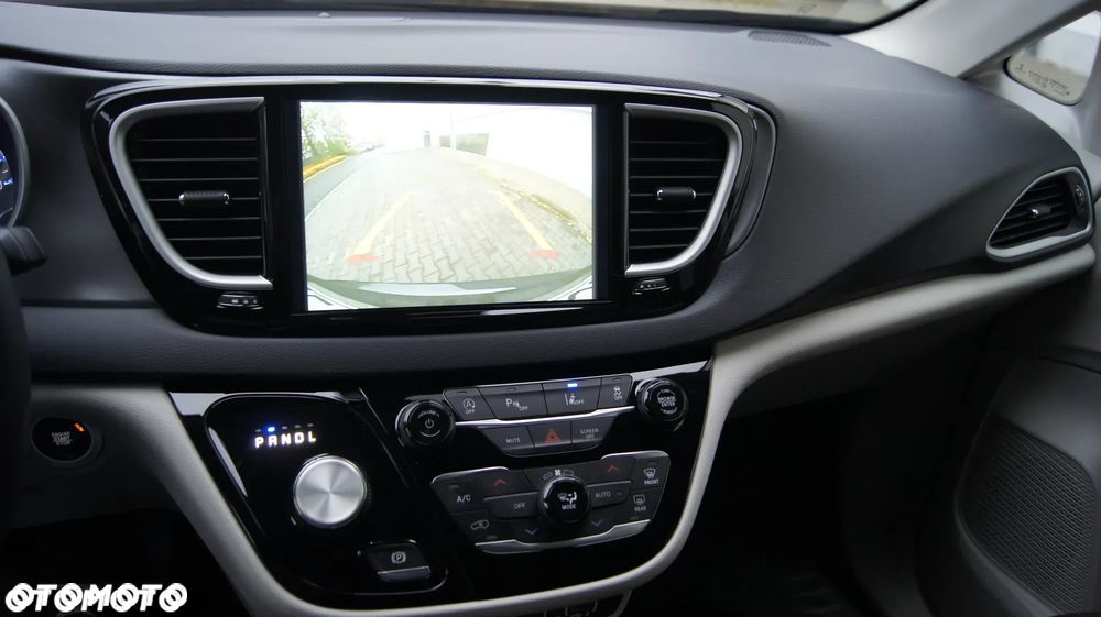 Chrysler Pacifica - 10