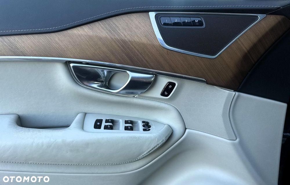 Volvo XC 90 - 23