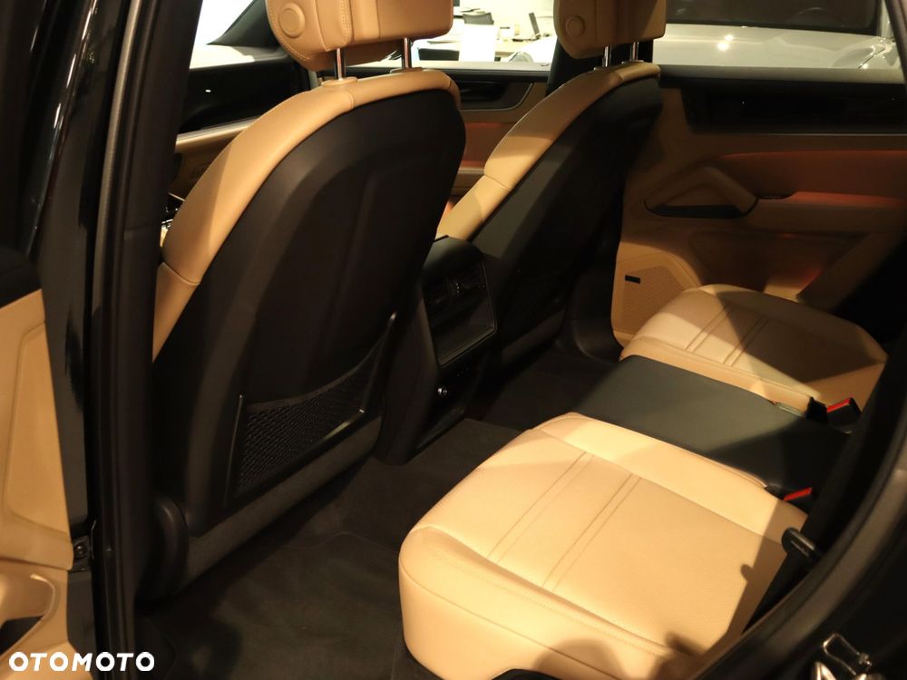 Porsche Cayenne Standard - 35