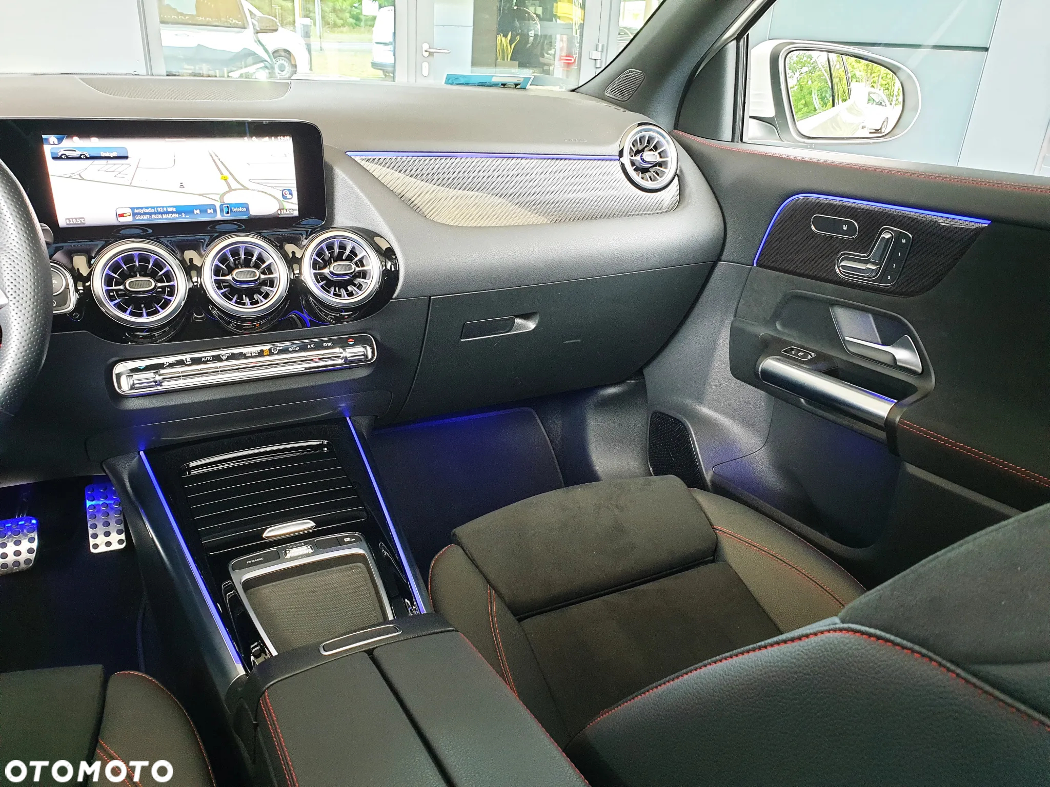 Mercedes-Benz GLA 200 AMG Line - 11
