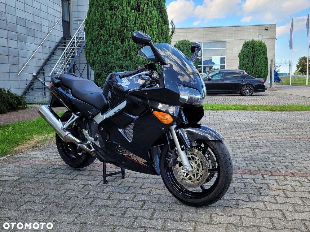 Honda VFR - 4