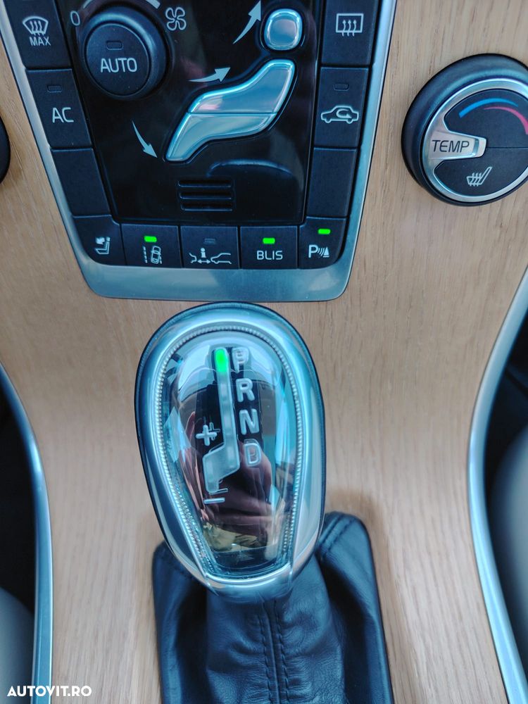 Volvo XC 60 D4 Geartronic Momentum - 21