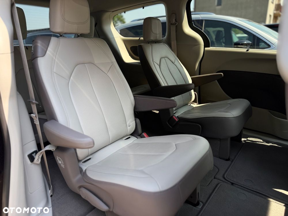 Chrysler Pacifica - 21